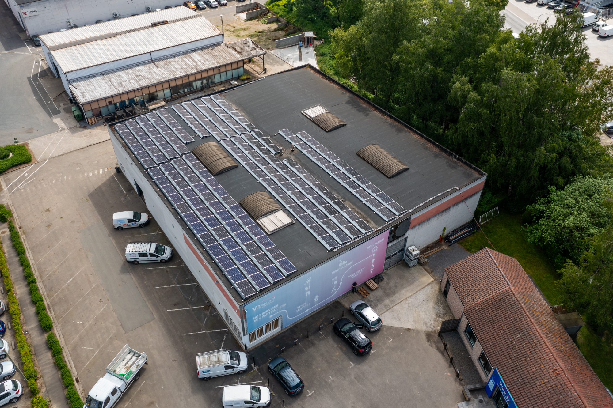 Panneaux photovoltaïques sur l'entreprise Village N°1