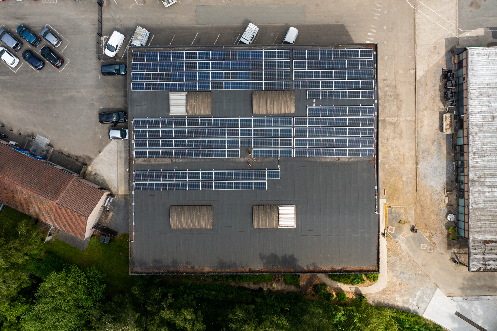 Panneaux photovoltaïques sur l'entreprise Village N°1